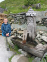 Brunnen mit Schnitzerei